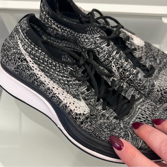 Nike Flynit Racer Oreo 2.0 Tennis Shoes Size 6 - Picture 13 of 15